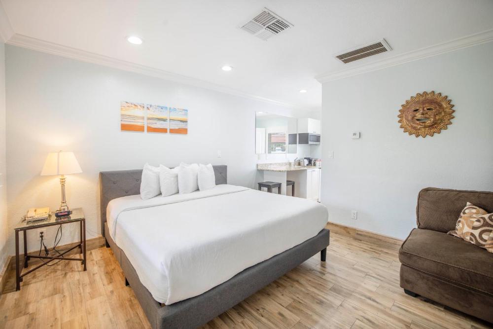 Standard King Room interior